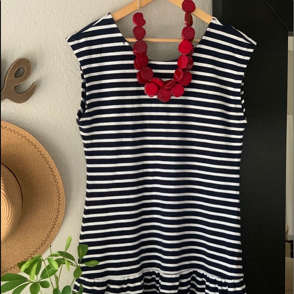 Size M Old Navy dress.